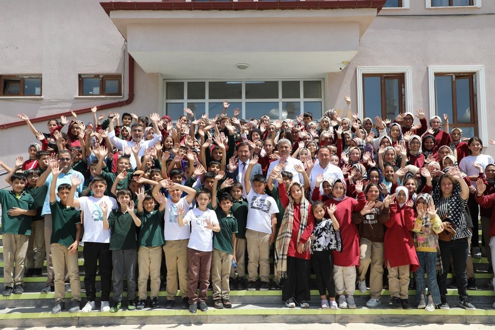 Karatay'da Okuma Tutkusu: Kitap Okuma Projesi Ödülleri Sahiplerini Buldu