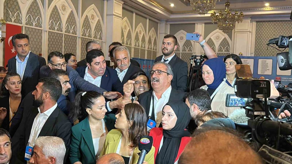 Türkiye Belediyeler Birliği toplantısında kayyum tartışması