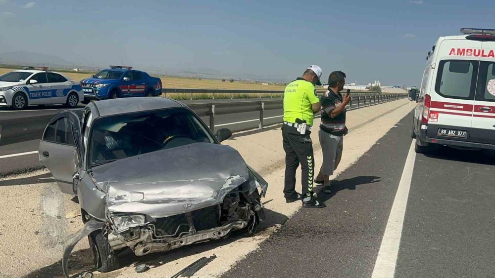 Tatil Yolunda Kaza: 3 Kişi Yaralandı