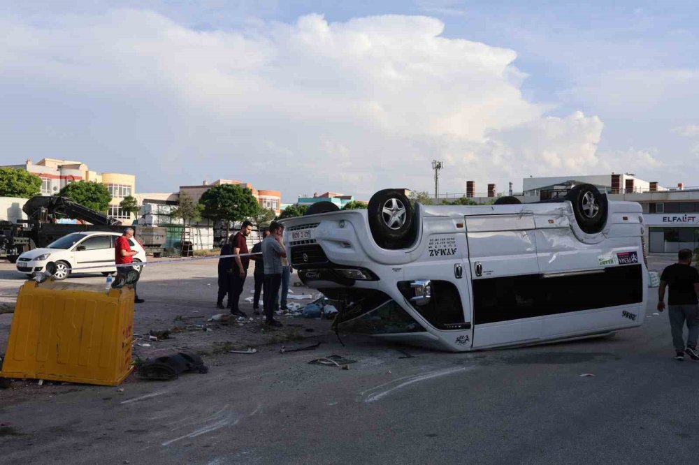 Karatay'da servis minibüsleri çarpıştı: 7 yaralı