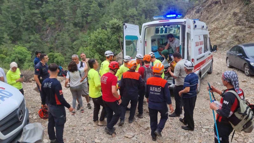 Anne ile kızı şelale kanyonunda mahsur kaldı