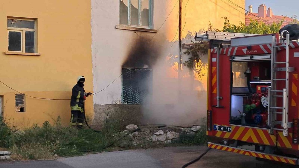 Ev sahibine kızdı evi yaktı