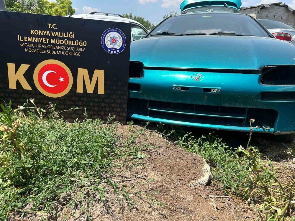 Konya’da Gümrük Kaçağı ve Çalıntı Araçlar Ele Geçirildi, 4 Şüpheli Gözaltında