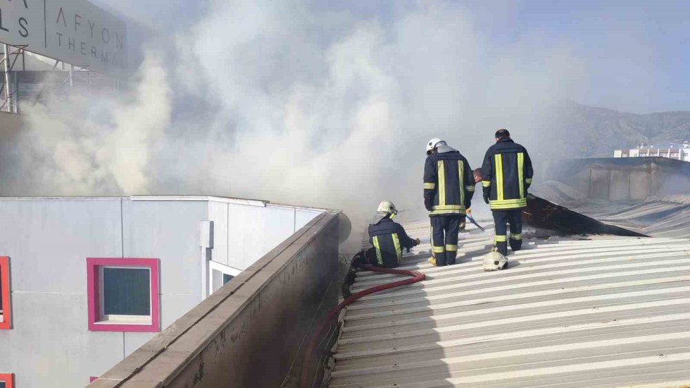 Afyon'da 5 yıldızlı termal otelde yangın çıktı: 6 kişi hastaneye kaldırıldı