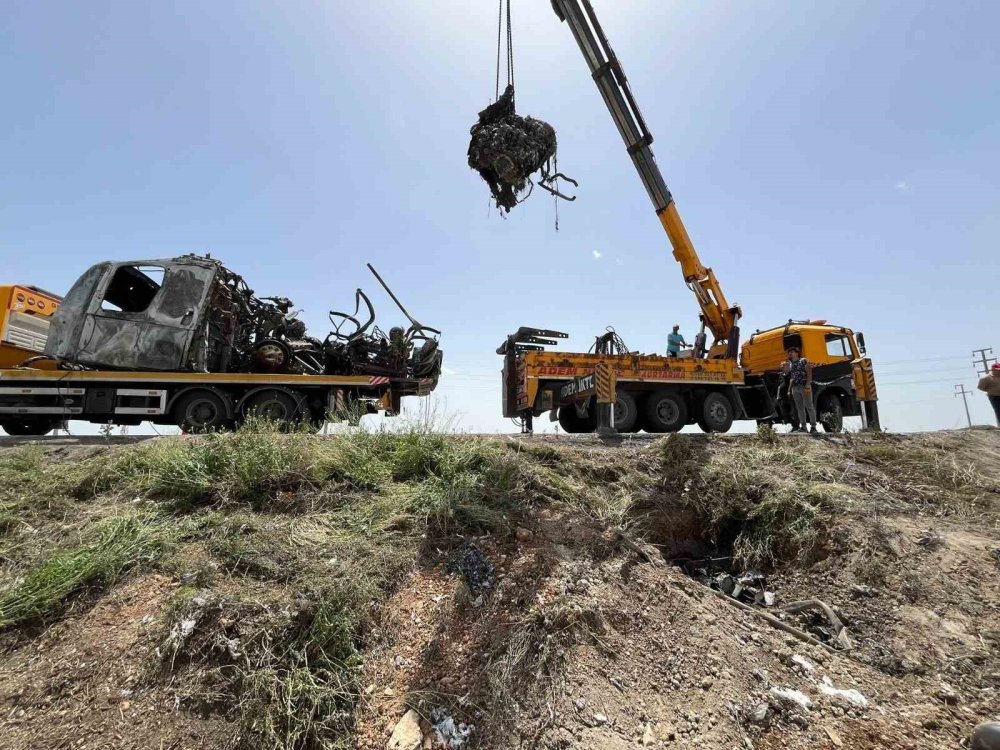 Konya'da yanan tırda can veren sürücünün kimliği belli oldu