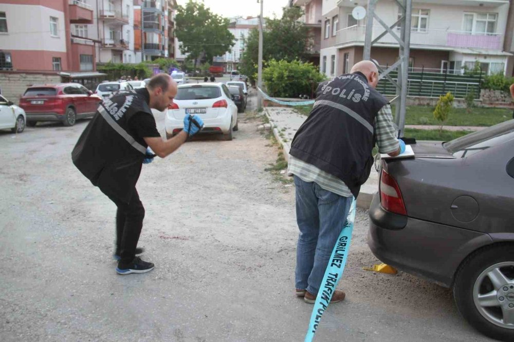 Şahıs Her Yerde Aranıyor! Beyşehir'de Çocuk Oyun Parkı Yanında Silahlı Saldırı