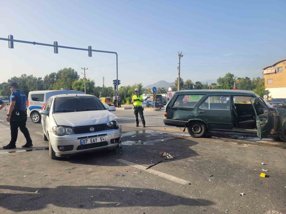 Gazipaşa'daki O Kavşak Savaş Alanına Döndü: 4 Yaralı Var