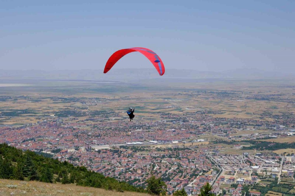 Akşehir'de Yamaç Paraşütü Heyecanı: 11. Uluslararası XC OPEN 2024 Başladı