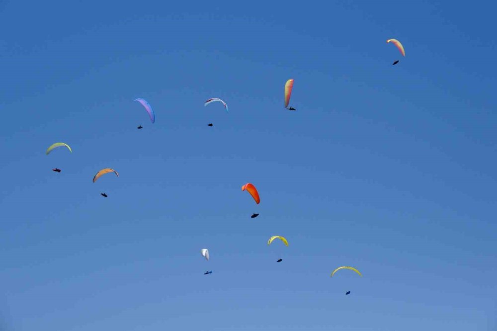 Akşehir'de Yamaç Paraşütü Heyecanı: 11. Uluslararası XC OPEN 2024 Başladı