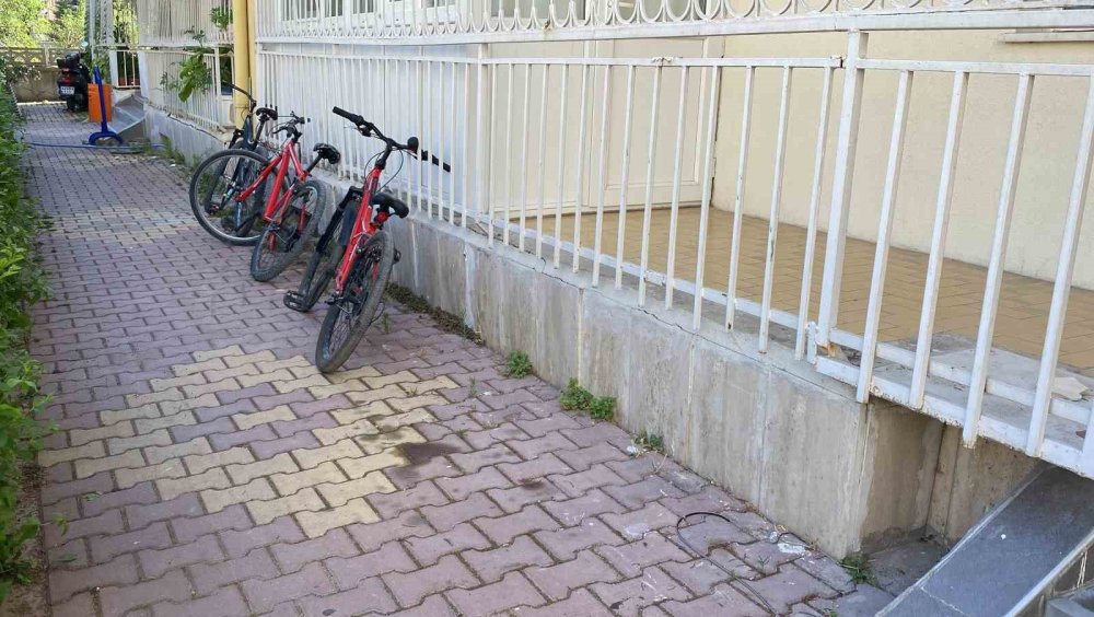 Konya'da Motosiklet Hırsızlığı Güvenlik Kamerasına Yansıdı