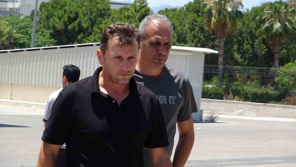 Antalya'da Kadın Cinayeti: Eski Eşi Tarafından Boğazı Kesilerek Öldürülen Ayten Çağıran Konya'da Toprağa Verildi