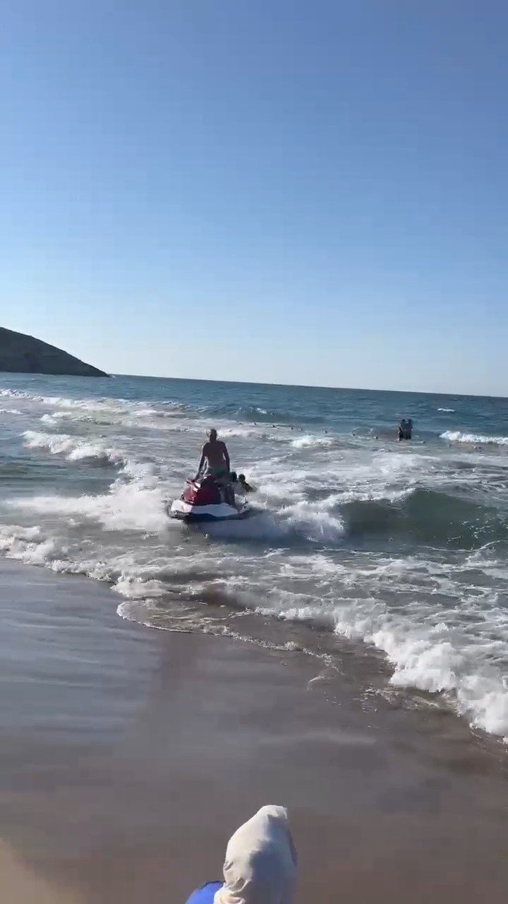 Boğulmak üzereyken cankurtaran yetişti