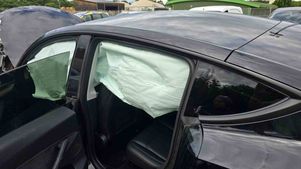 Yurt Dışı Tatilinde Kaza Yapan İzmirli Avukat, TESLA'ya Dava Açıyor