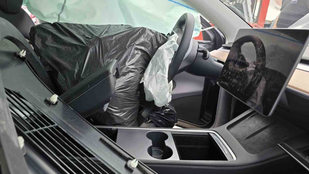 Yurt Dışı Tatilinde Kaza Yapan İzmirli Avukat, TESLA'ya Dava Açıyor