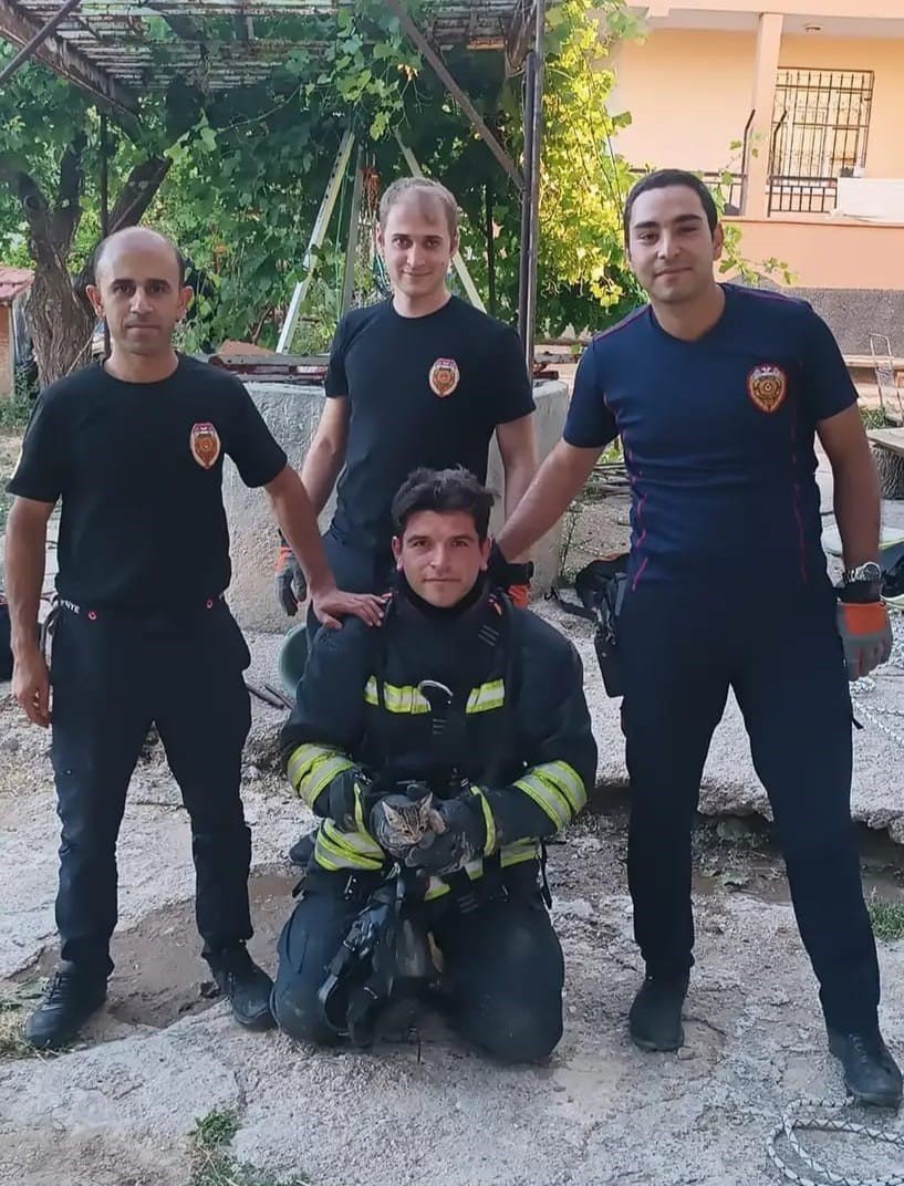 Konya İtfaiyesi yavru kedi için seferber oldu