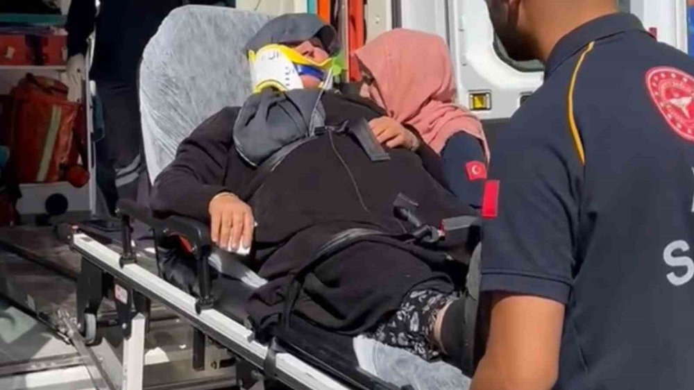 Halk otobüsünün çarptığı kadın yaya ağır yaralandı