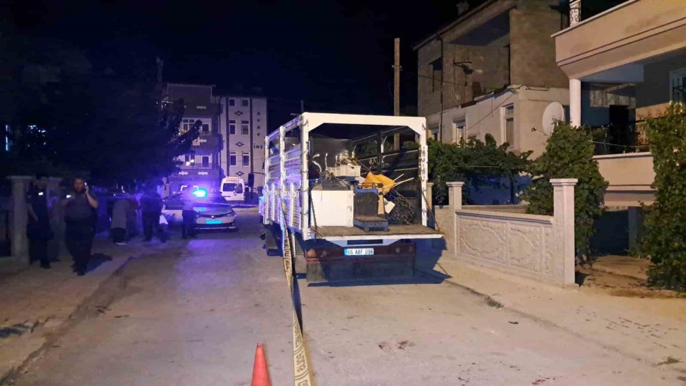 Amcasının Kamyoneti Altında Kalan 3 Yaşındaki Miraç Hayatını Kaybetti