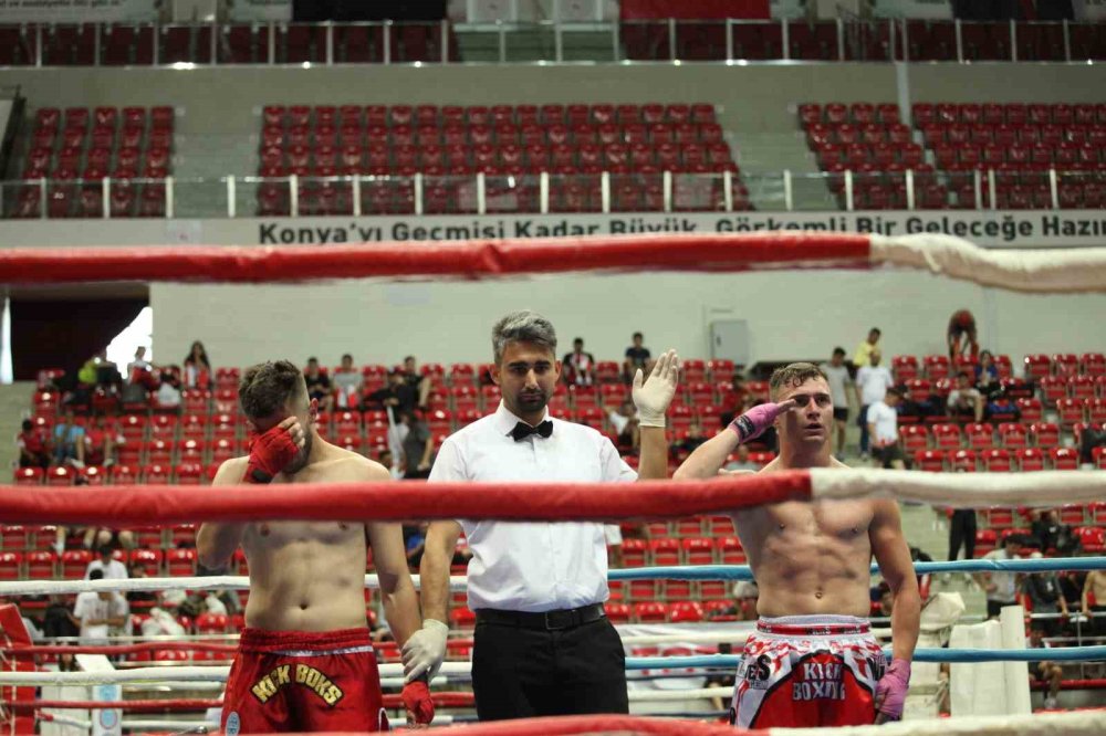 Konya'da Türkiye Açık Kick Boks Turnuvası Başladı