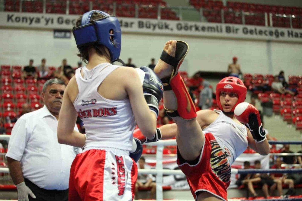 Konya'da Türkiye Açık Kick Boks Turnuvası Başladı