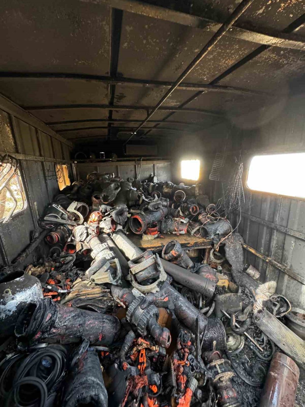 Yayla evindeki yangın, ekinlere sıçramadan söndürüldü