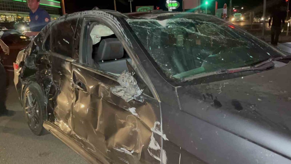 Faciadan dönüldü: Tırla otomobil çarpıştı