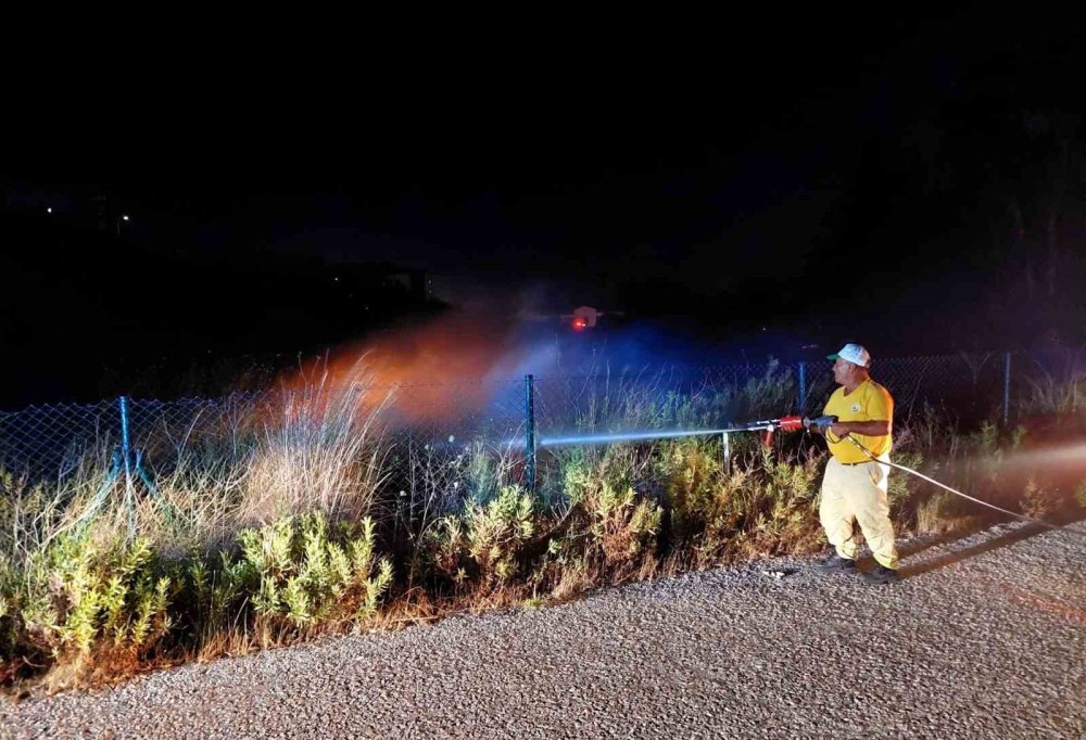 İzmir'de geceyi alevler aydınlattı! Yalı Mahallesi yanıyordu