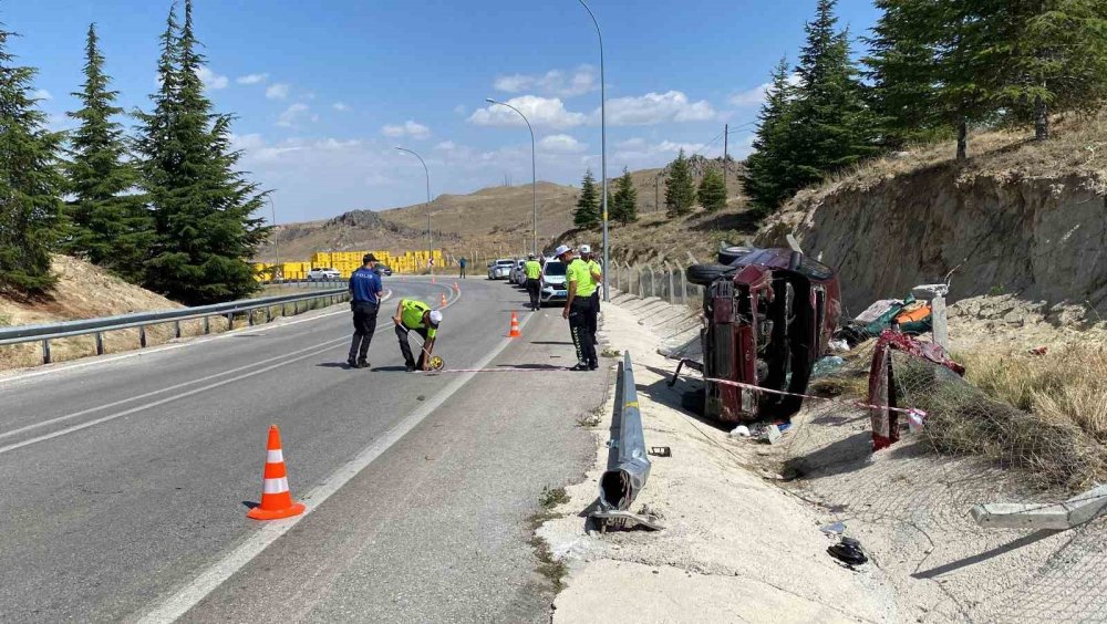 Konya'da Kaza: Kontrolden Çıkan Araç Devrildi, Anne Hayatını Kaybetti