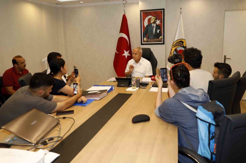 Alanya henüz hizmet göremedi Başkan Özçelik konuştukça konuşuyor
