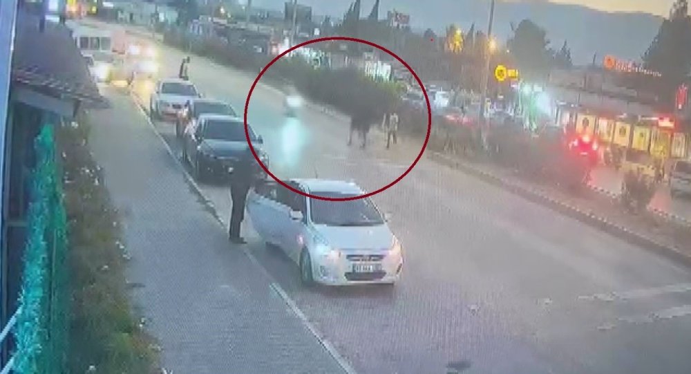 Çarptığı yayaları böyle havaya uçurdu