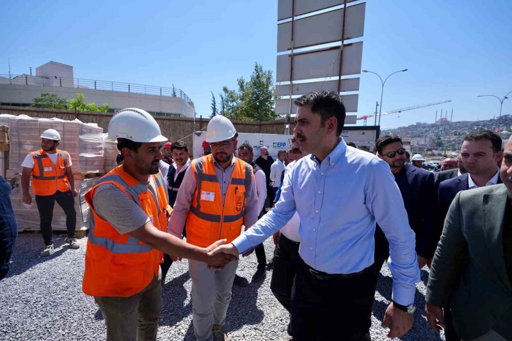 Murat Kurum, Deprem Bölgesinde 5 İli Ziyaret Edecek