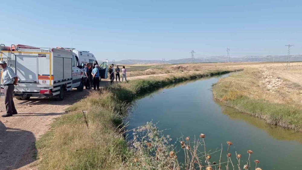 Karaman'da Feci Olay: Aracını Kurtarmaya Çalışırken Su Kanalına Düşen Sürücü Hayatını Kaybetti