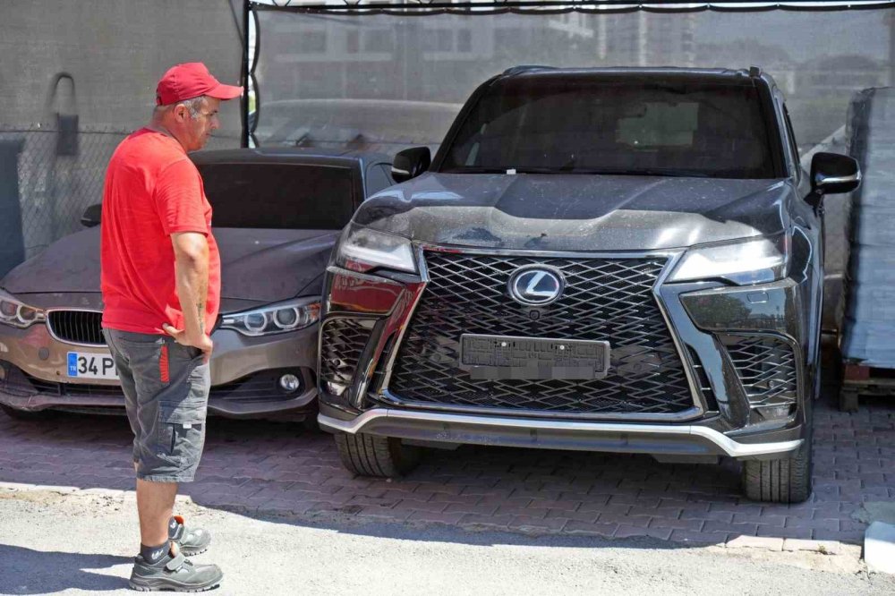 Yediemin Otoparklarındaki Milyonluk Araçlar Çürümeye Başladı