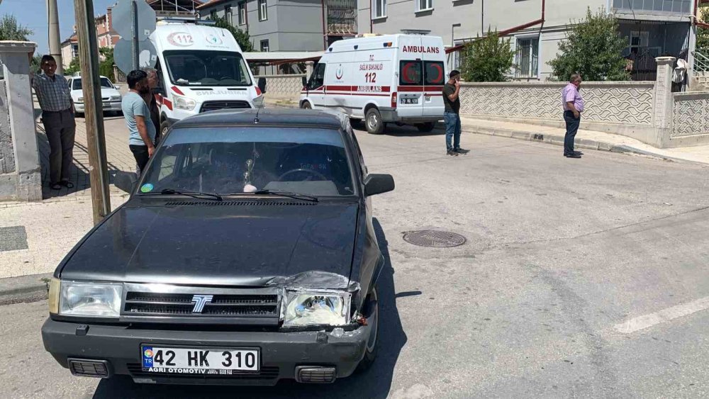 Vakaya giderken ters yola giren ambulans kaza yaptı