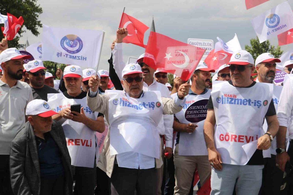 Belediye İşçilerinden, BBP'li Başkan Adem Uzun'a Mobbing Protestosu