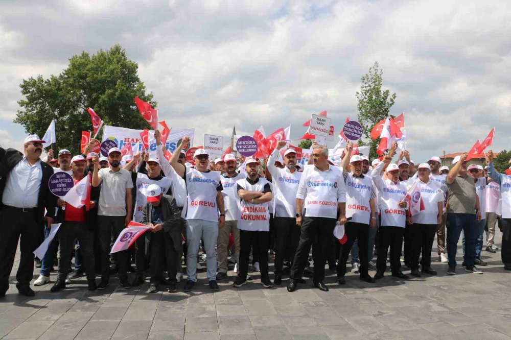 Belediye İşçilerinden, BBP'li Başkan Adem Uzun'a Mobbing Protestosu