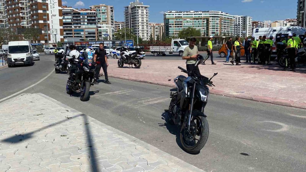 Motosikletli polis ekibi kaza yaptı: 1’i polis 2 yaralı