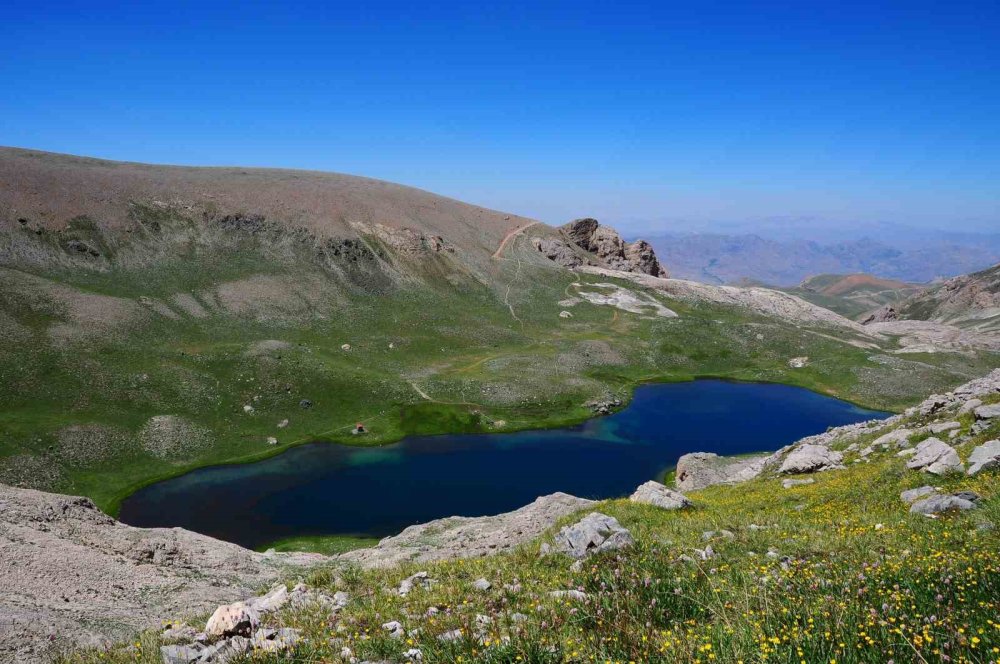 Niğde’nin saklı cenneti Karagöl ve Çini Göl sobelenmeyi bekliyor