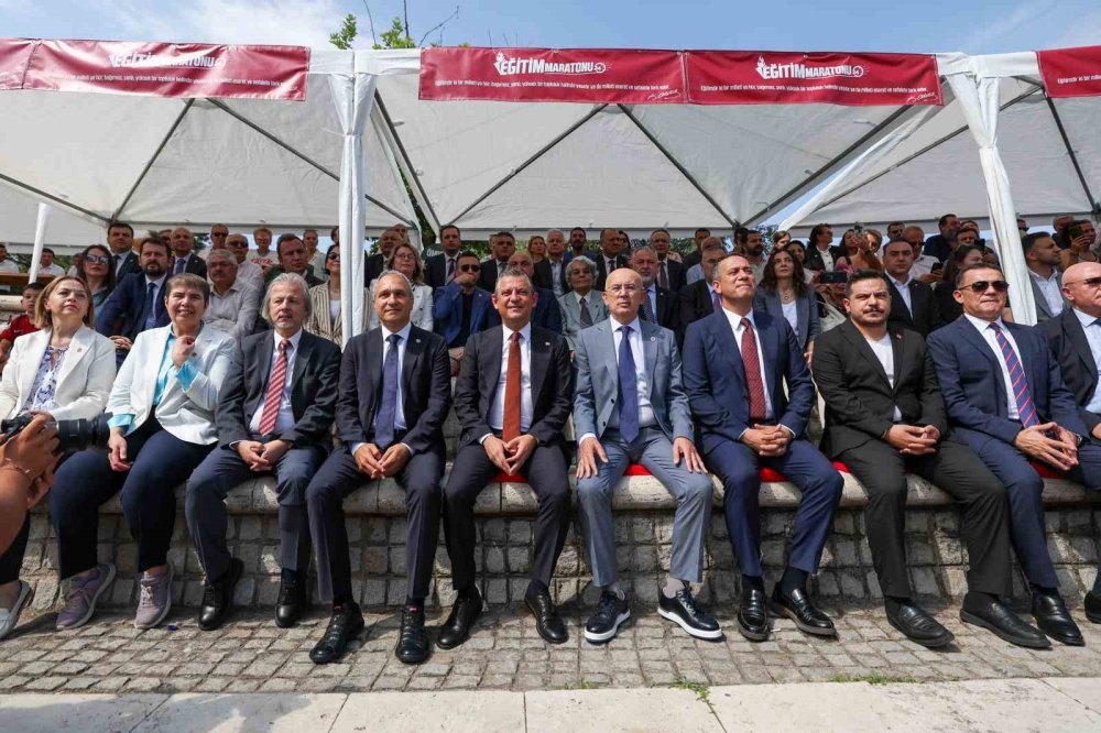 Özgür Özel'den Milli Eğitim Bakanlığı'na Sert Eleştiriler: Birbiriyle En Kavgalı Bakanlar