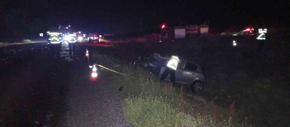 Konya plakalı yolcu otobüsü otomobille çarpıştı: 1 ölü, 4 yaralı