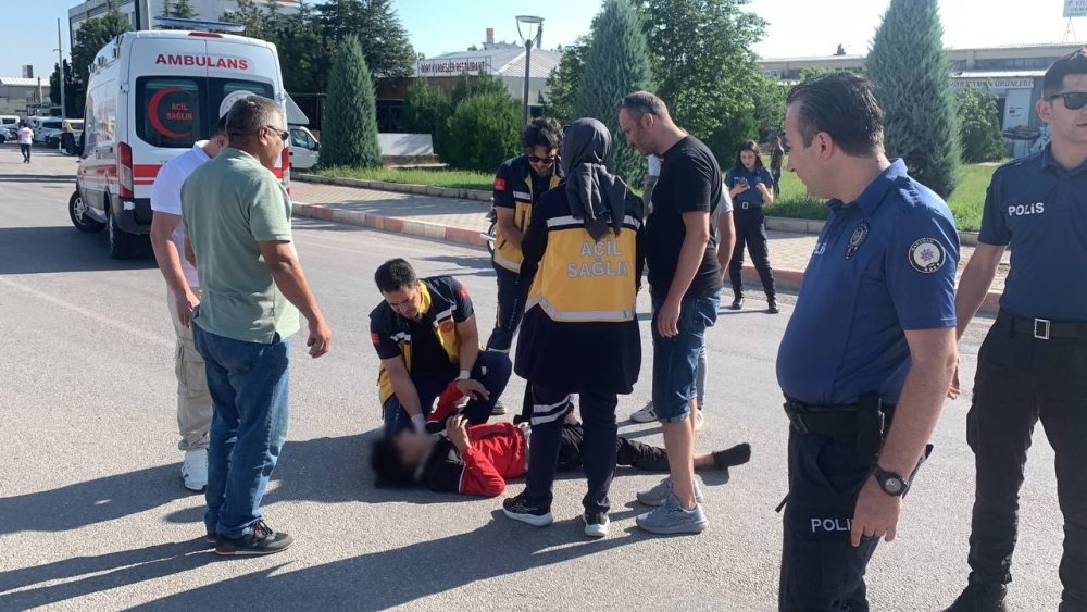 Motosikletlilerle çarpışan araç sürücüsü 'Görmedim' dedi: 2 yaralı