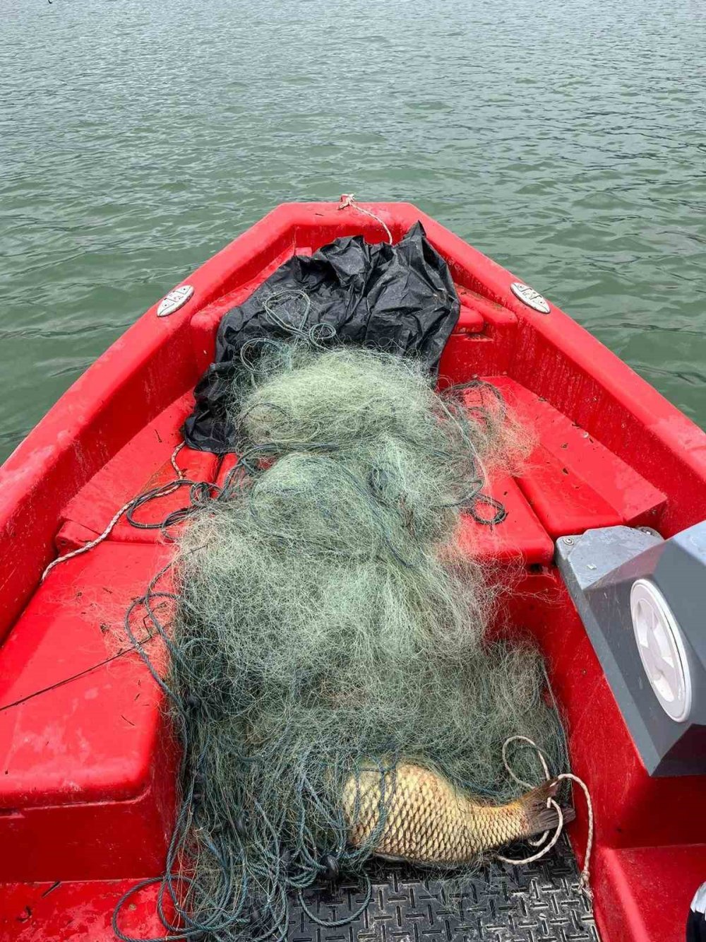 KOSKİ Ekiplerinden Altınapa'da Denetim: 3 Bin 400 Metre Yasak Ağ Ele Geçirildi
