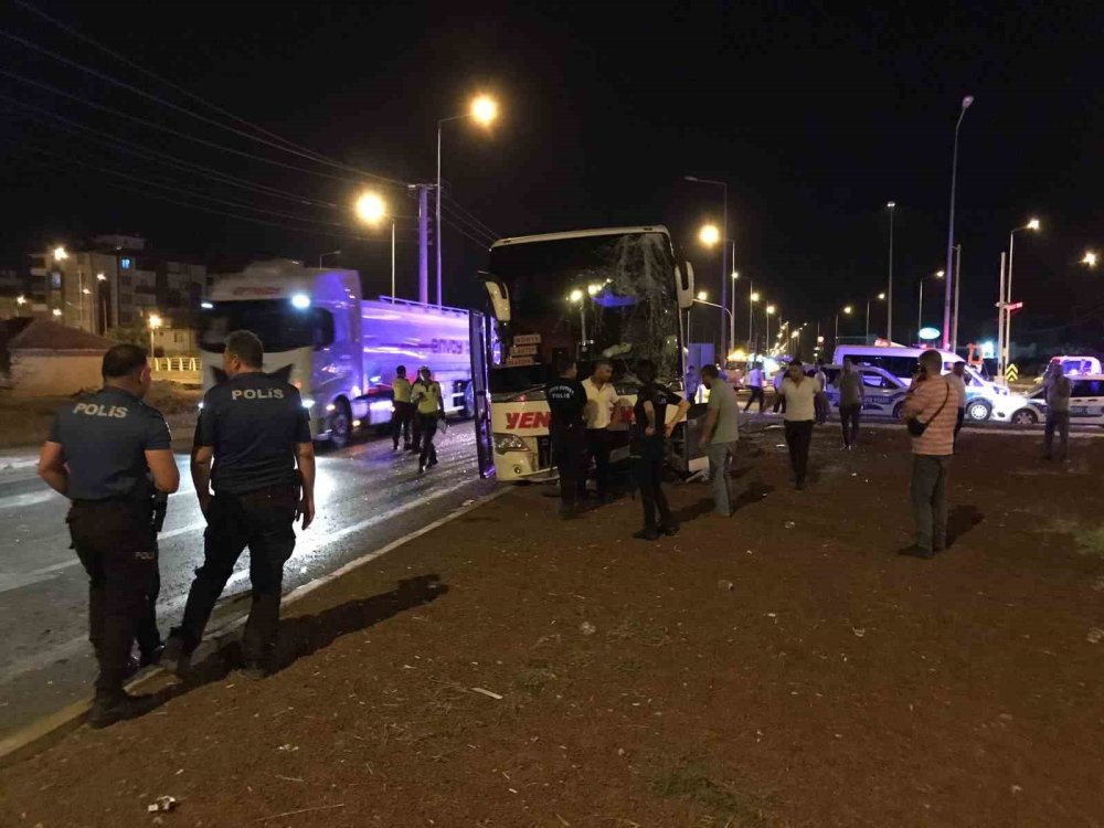 Ereğli'de İki Yolcu Otobüsünün Karıştığı Kaza: Şans Eseri Yaralanan Yok
