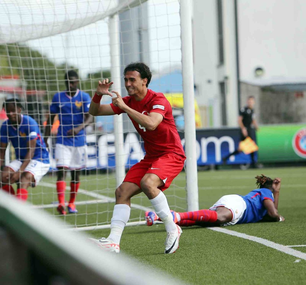 Bursaspor’dan ayrılan Yiğit Fidan birçok takımın listesinde: Konyaspor'a mı geliyor?