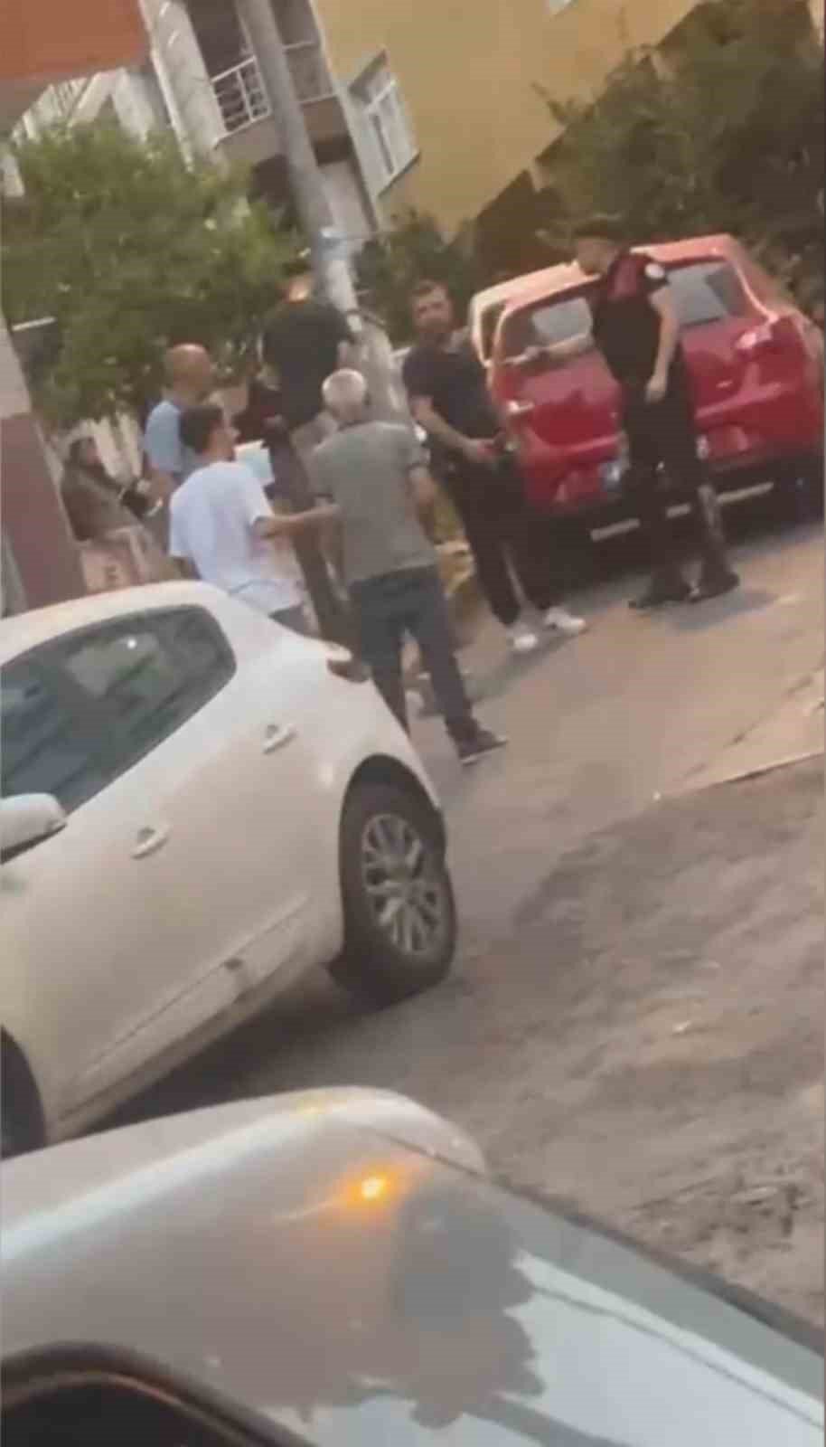 Mini Etek Kavgası: Bıçaklı Saldırı Kamerada