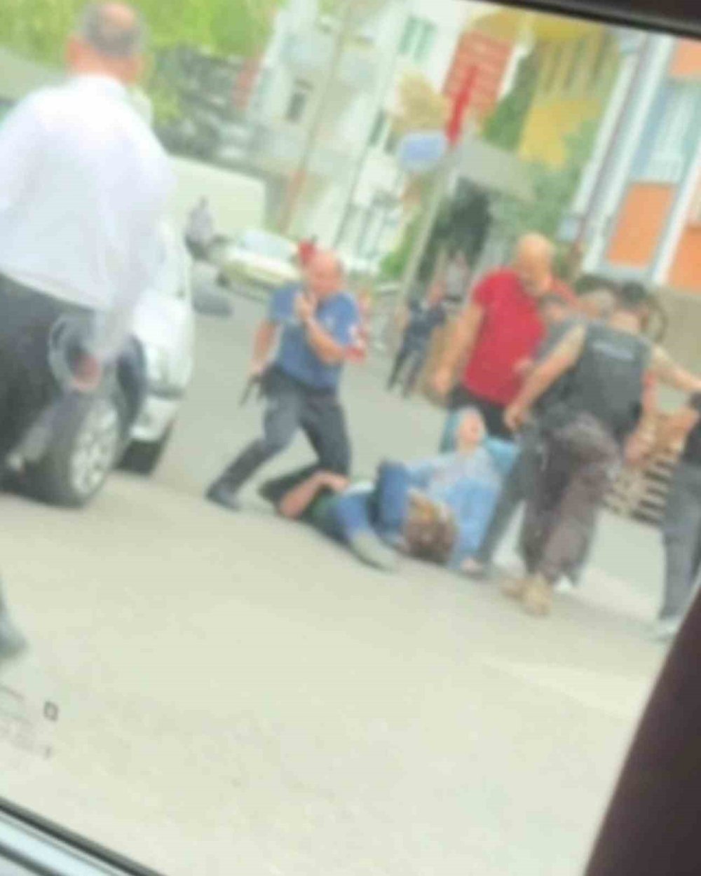 3 Kişiyi Yaralayıp Sabırları Taşırdı Polis Kurşunuyla Etkisiz Hale Getirildi