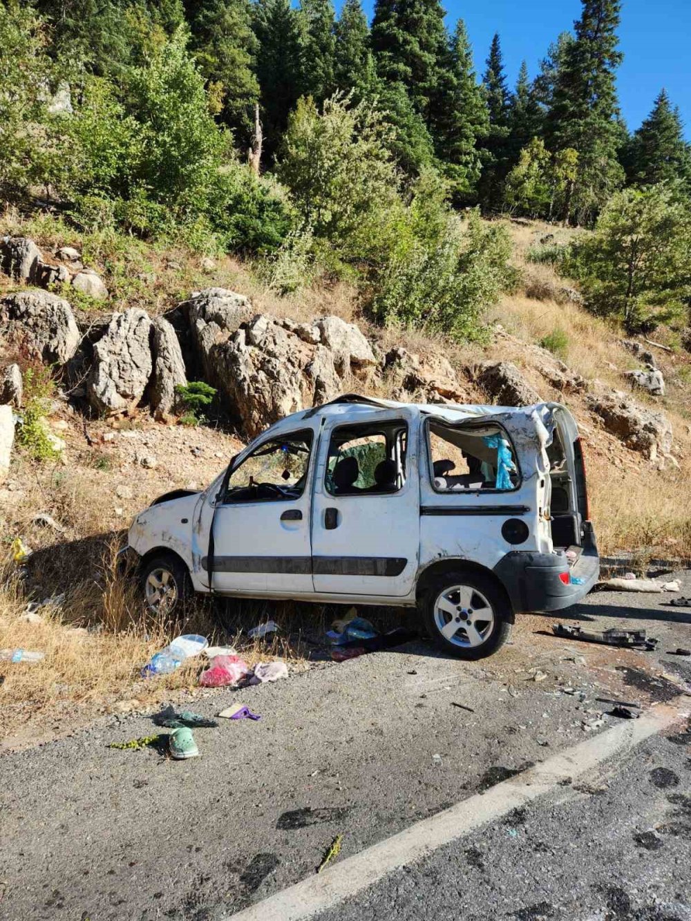 Akseki-Seydişehir karayolunda 4 araç birbirine girdi: 4 yaralı