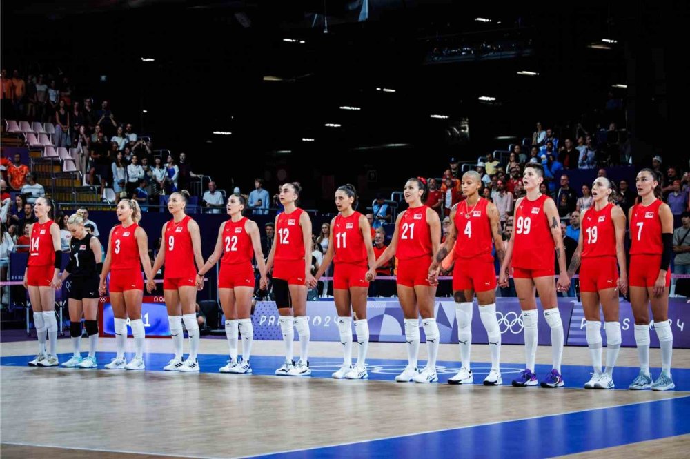 Filenin Sultanları, Paris 2024'e galibiyetle başladı