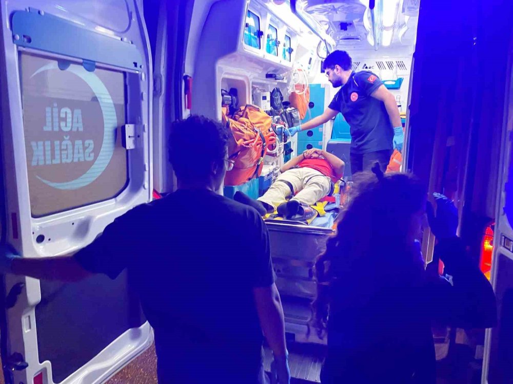 Konya’da otomobille çarpışan motokurye yaralandı