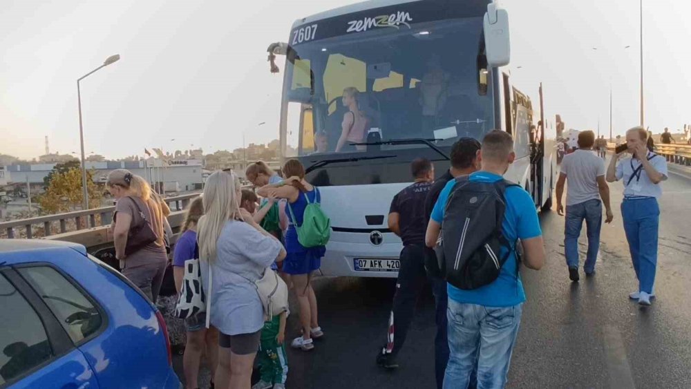 Antalya'da Feci Kaza: Kadın Rehber Dilek Duran Hayatını Kaybetti