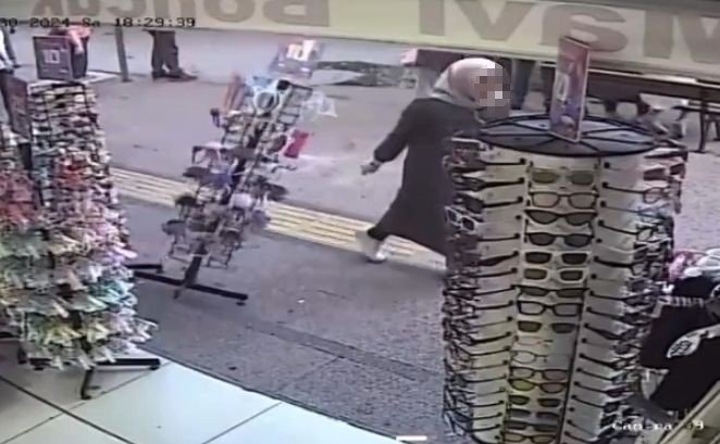 Garip olay kamerada: Kadın tüm tezgahları dağıtıp kaçtı